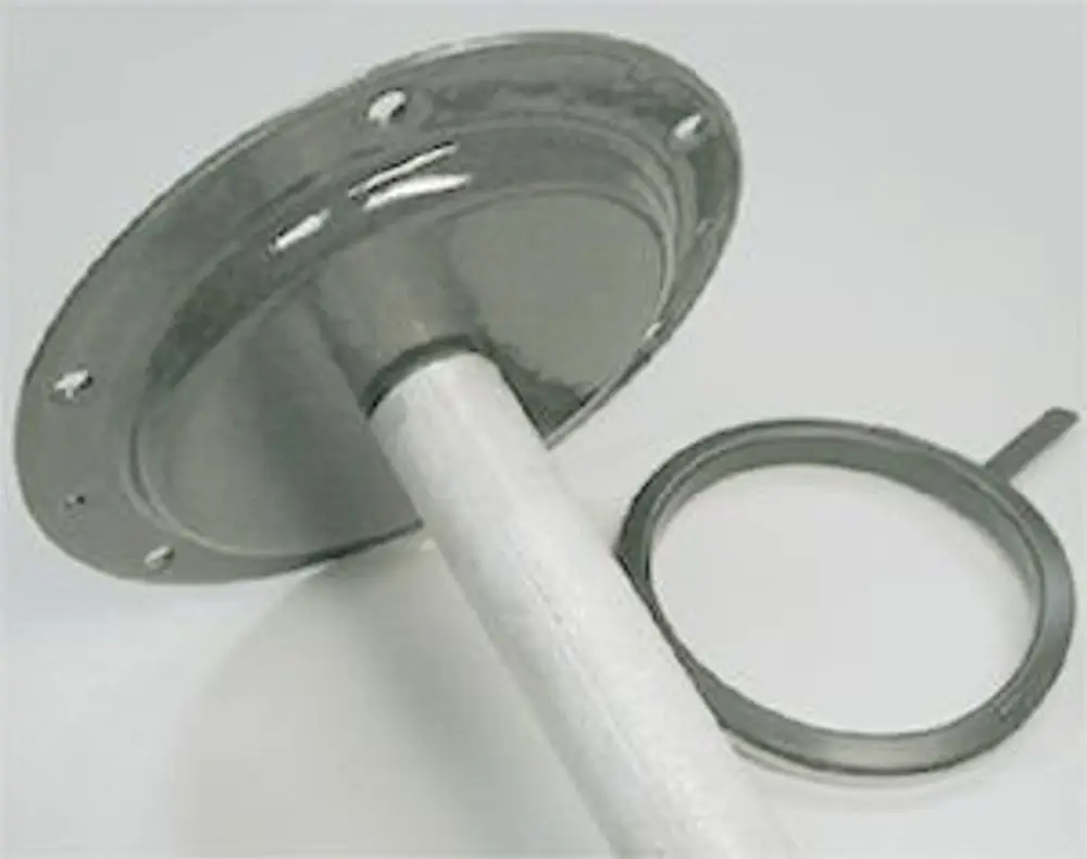 Remeha Speicherflansch mit einem angeschlossenen Rohr und einer Dichtung. Das Produkt ist zur Befestigung in Heizsystemen vorgesehen.